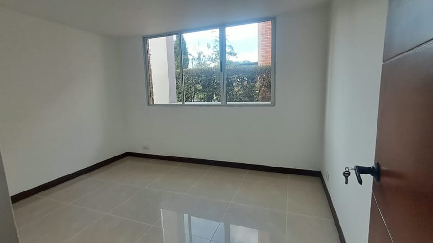 Casa de 5 alcobas en arriendo en Santa Elena, El Retiro, 200 m² · foto 13 de 22