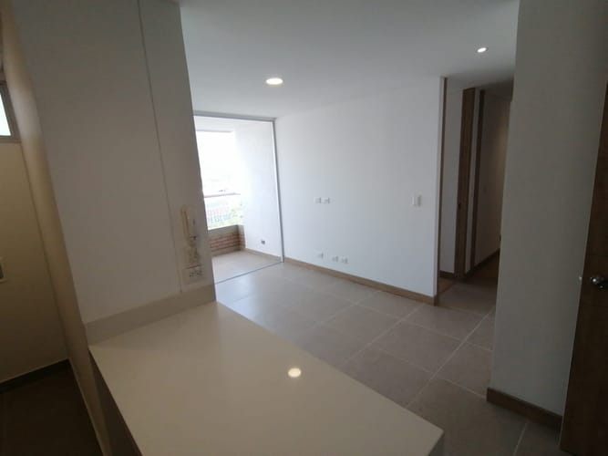 Apartamento de 2 alcobas en venta en La Flora, Cali, 48 m² · foto 2 de 24