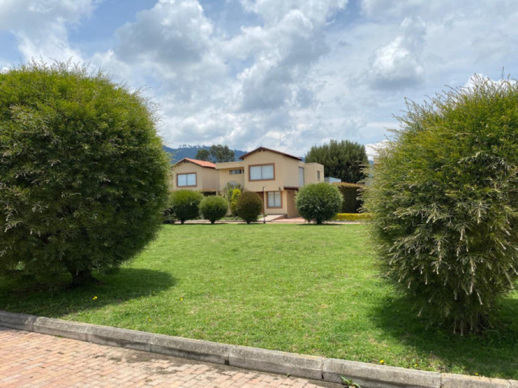Casa en venta en Centro, Cajicá · foto 2 de 18