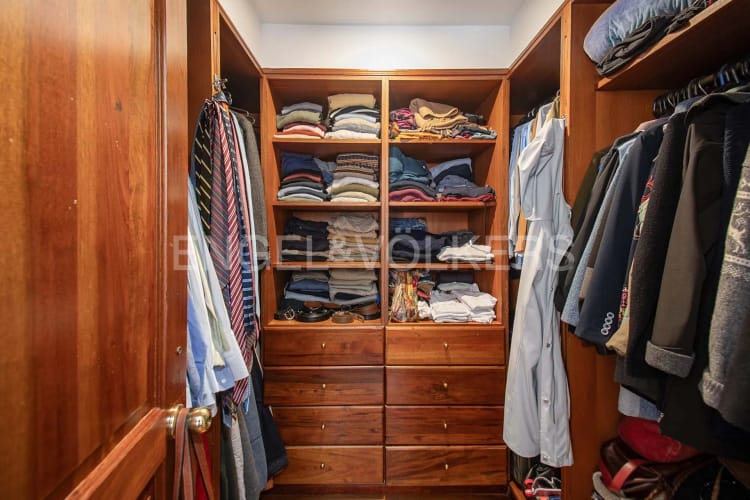 Apartamento de 3 alcobas en venta en Chicó Reservado, Bogotá, 224 m² · foto 9 de 14