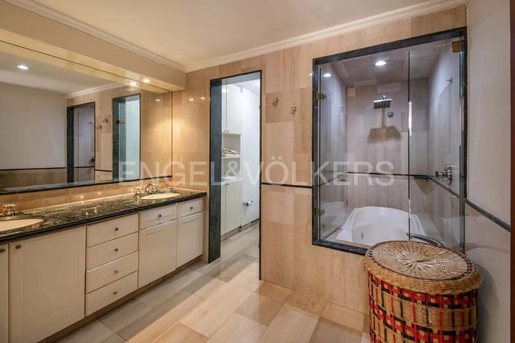 Apartamento de 3 alcobas en venta en Chicó Reservado, Bogotá, 224 m² · foto 8 de 14