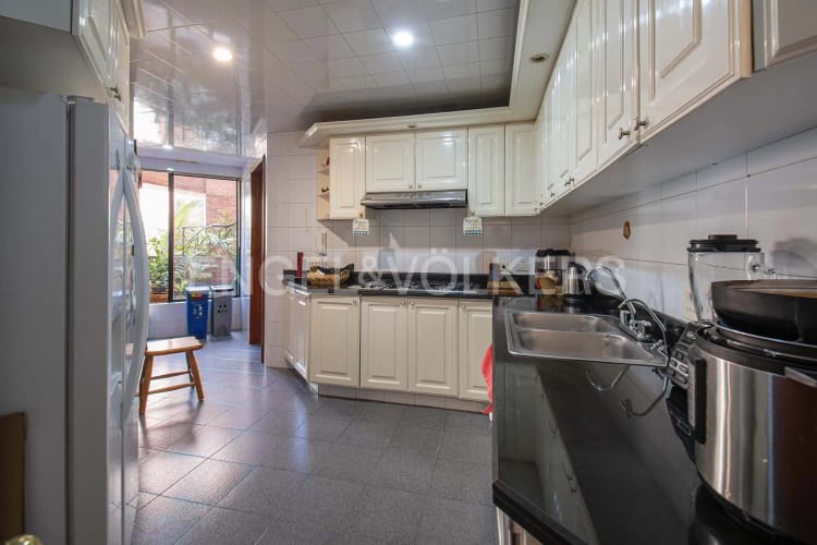Apartamento de 3 alcobas en venta en Chicó Reservado, Bogotá, 224 m² · foto 5 de 14