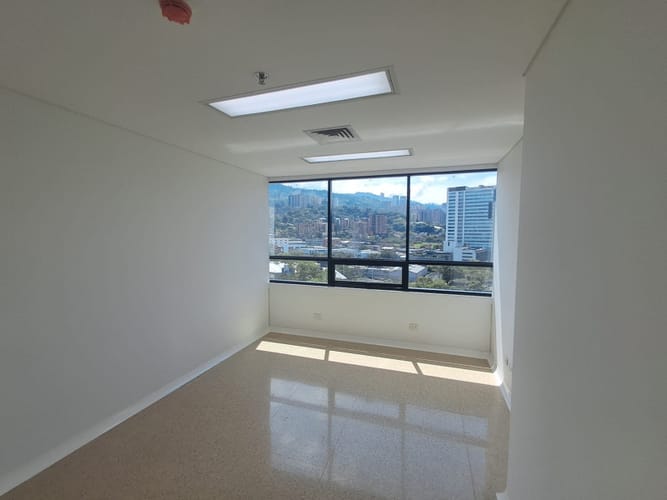 Consultorio en arriendo en Primavera, Envigado, 33 m² · foto 2 de 10