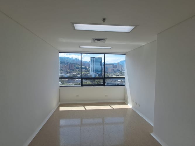 Consultorio en arriendo en Primavera, Envigado, 33 m² · foto 3 de 10