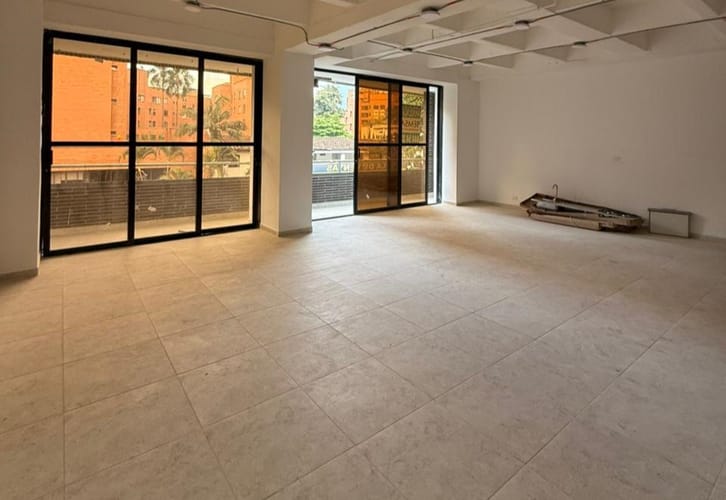 Local en venta en Laureles, Medellín, 90 m² · foto 2 de 6