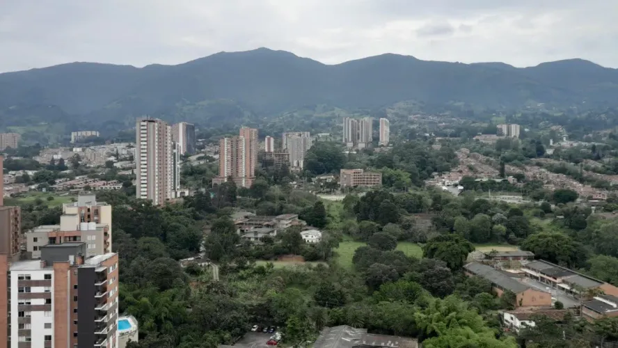 Apartamento de 3 alcobas en venta en Ditaires, Itagüí, 88 m² · foto 8 de 24
