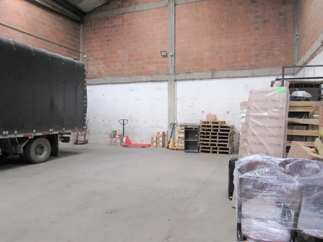 Bodega en arriendo en El Chagualo, Medellín, 500 m² · foto 11 de 14