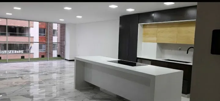 Apartamento de 3 alcobas en venta en Laureles, Medellín, 200 m² · foto 2 de 24