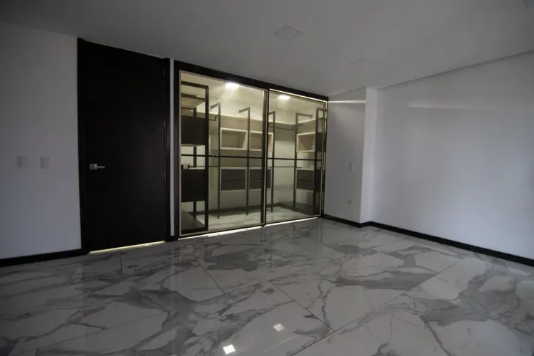 Apartamento de 3 alcobas en venta en Laureles, Medellín, 200 m² · foto 4 de 24