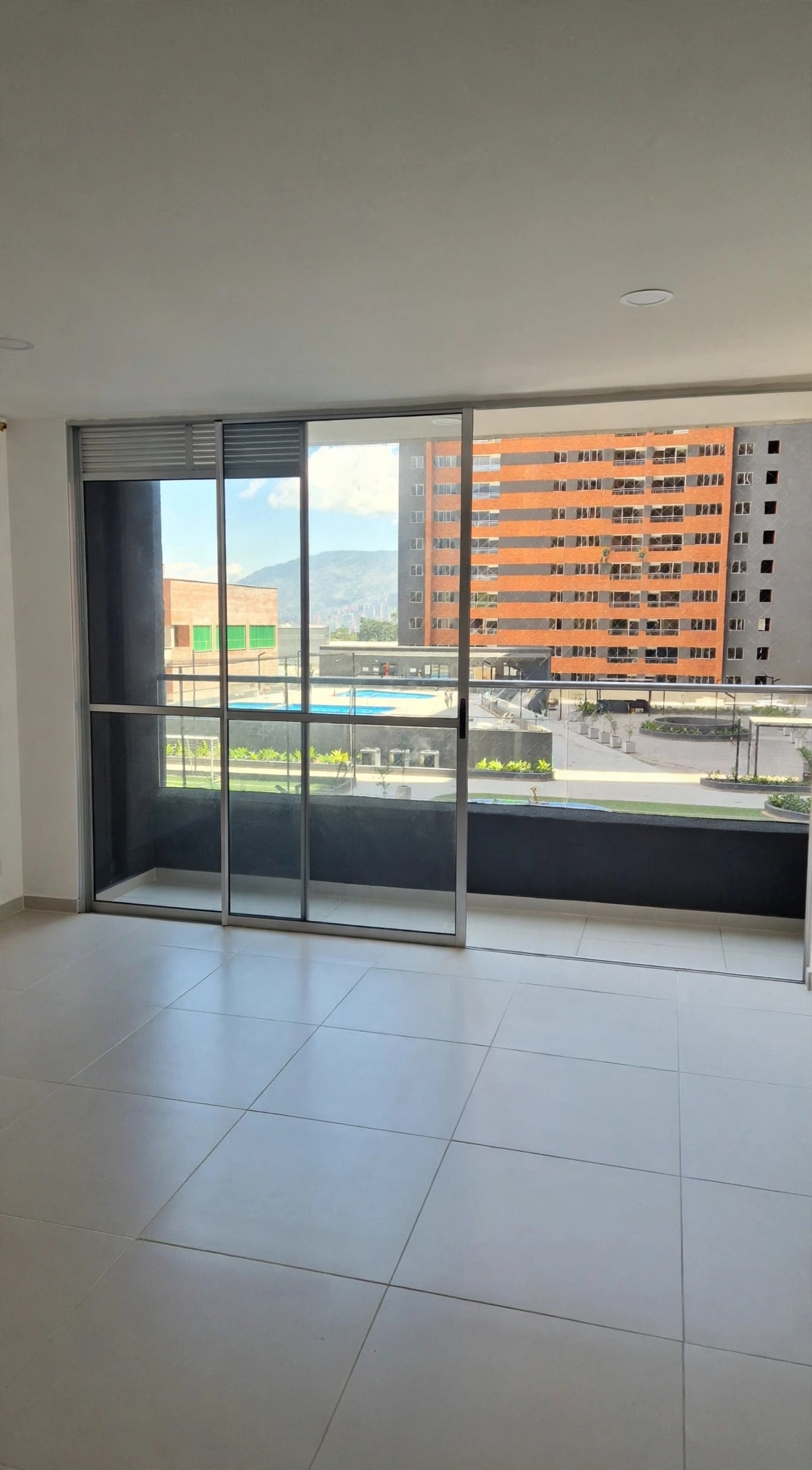 Apartamento en venta en Zona Industrial No. 1, Itagüí · foto 3 de 8
