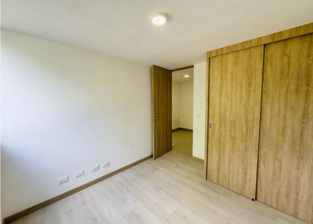 Apartamento en venta en Loma Del Escobero, Envigado · foto 5 de 12
