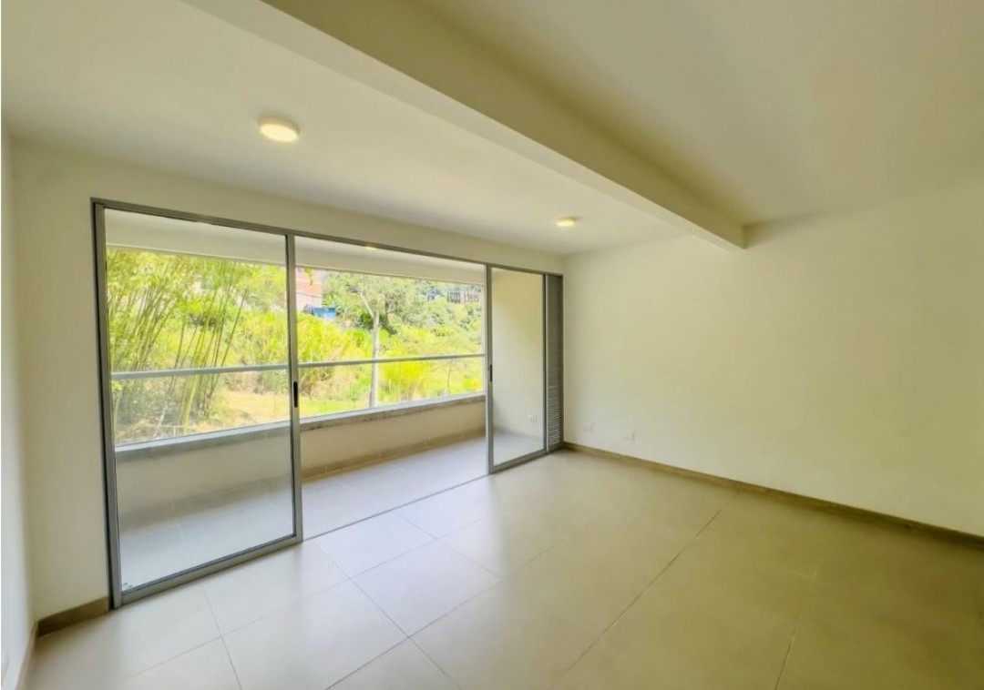 Apartamento en venta en Loma Del Escobero, Envigado · foto 2 de 12