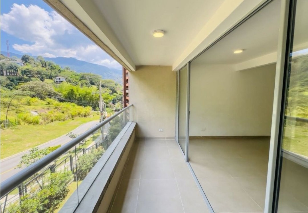 Apartamento en venta en Loma Del Escobero, Envigado · foto 4 de 12
