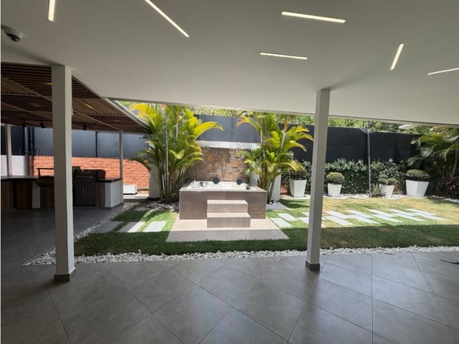 Casa de 3 alcobas en venta en Pance, Cali, 217 m² · foto 2 de 24