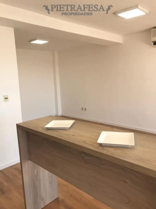 Apartamento en alquiler, monoambiente, 1 baño, amplia terraza. Centro. · Foto 6