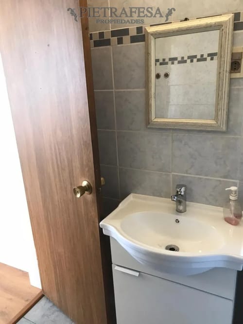 Apartamento en alquiler, monoambiente, 1 baño, amplia terraza. Centro. · Foto 8