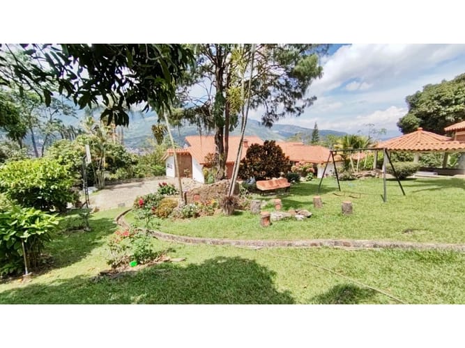 Casa de 4 alcobas en venta en Villa Nueva Alta, Copacabana, 594 m² · foto 3 de 24