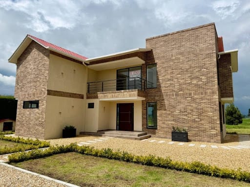 Casa de 3 alcobas en venta en Parcelas, Cota, 238 m² · foto 2 de 24