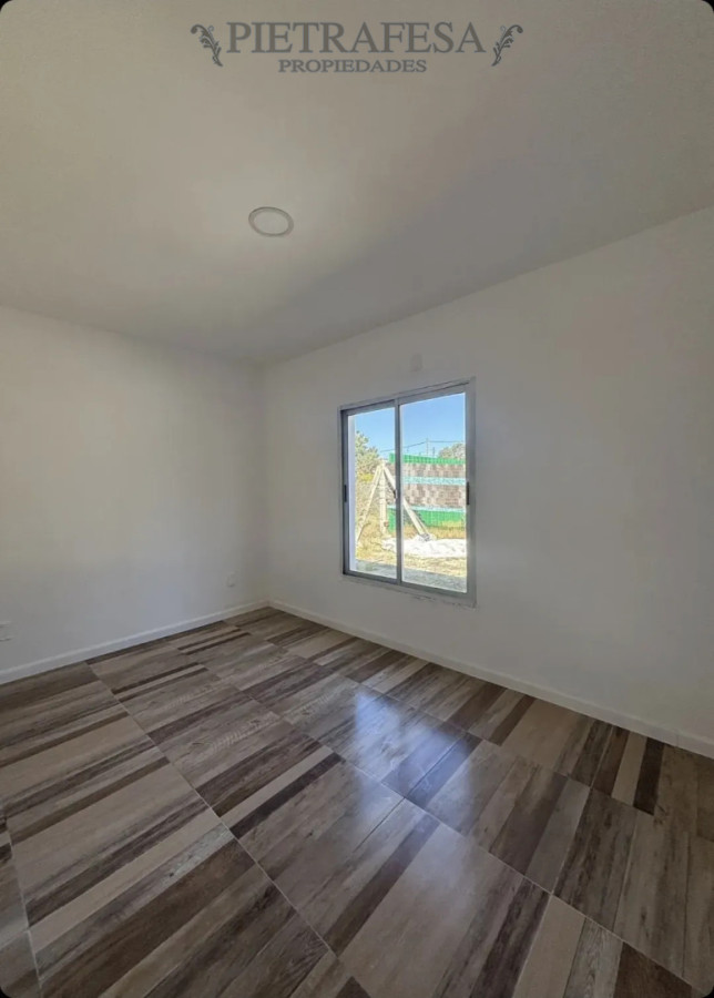 Casa en alquiler, 3 dormitorios, 2 baños, patio, cochera. El Pinar. · Foto 7