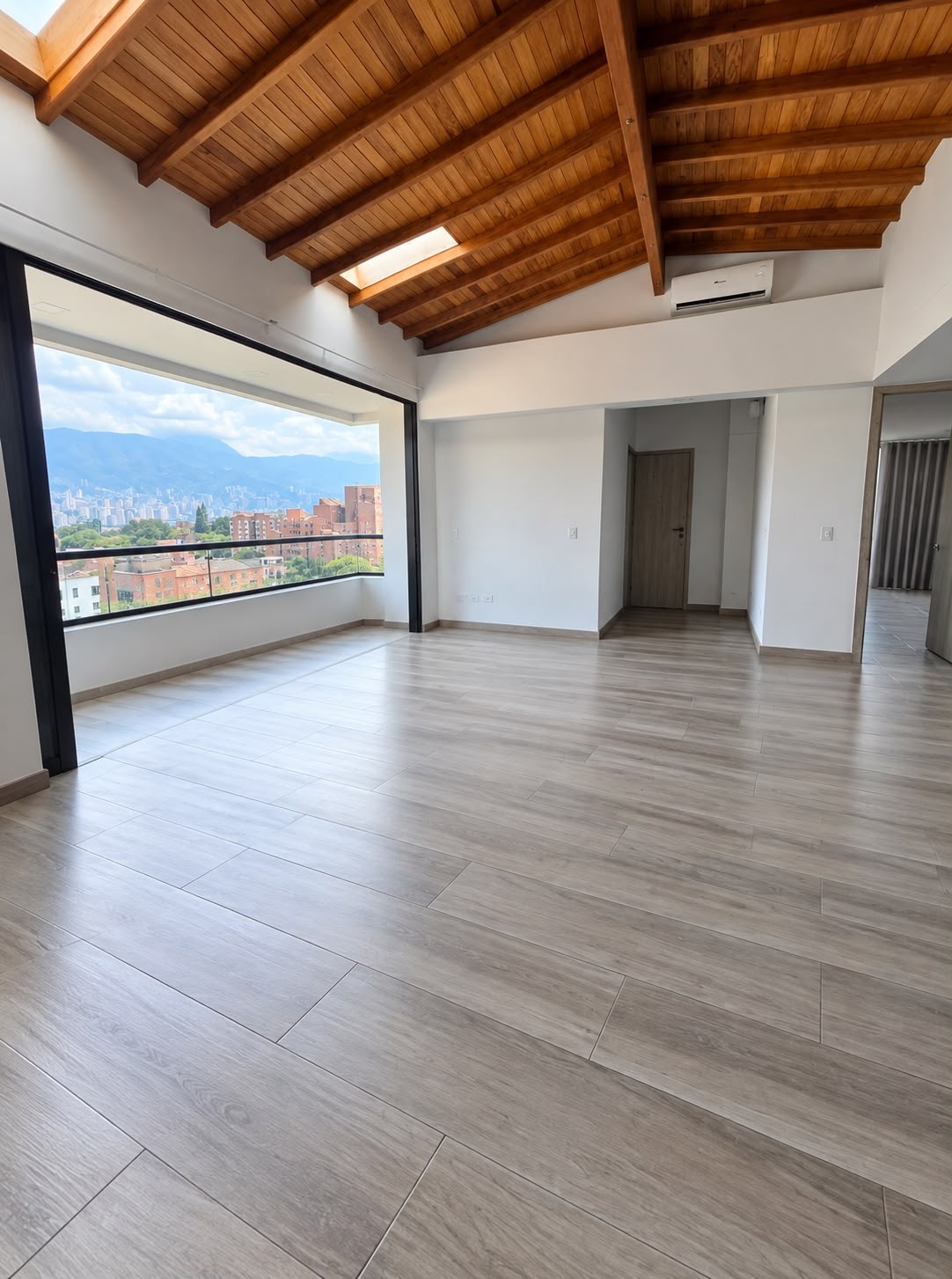 Apartamento en arriendo en Laureles, Medellín · foto 2 de 11