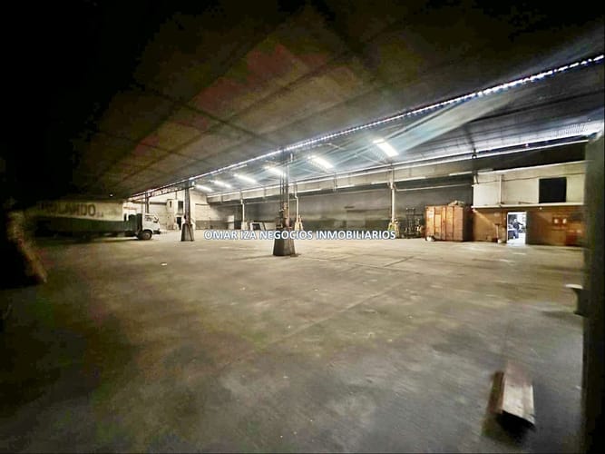 Local industrial o galpón en Alquiler · Foto 4