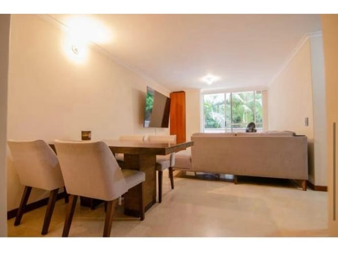 Apartamento de 2 alcobas en venta en El Poblado, Medellín, 80 m² · foto 2 de 12