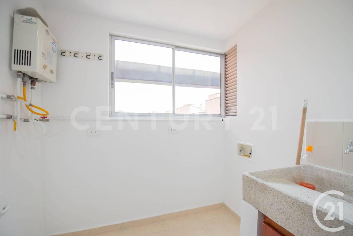 Apartamento en venta en Uribe Angel, Envigado · foto 9 de 24