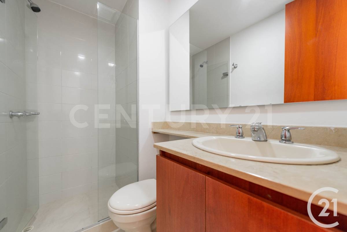 Apartamento en venta en Uribe Angel, Envigado · foto 17 de 24
