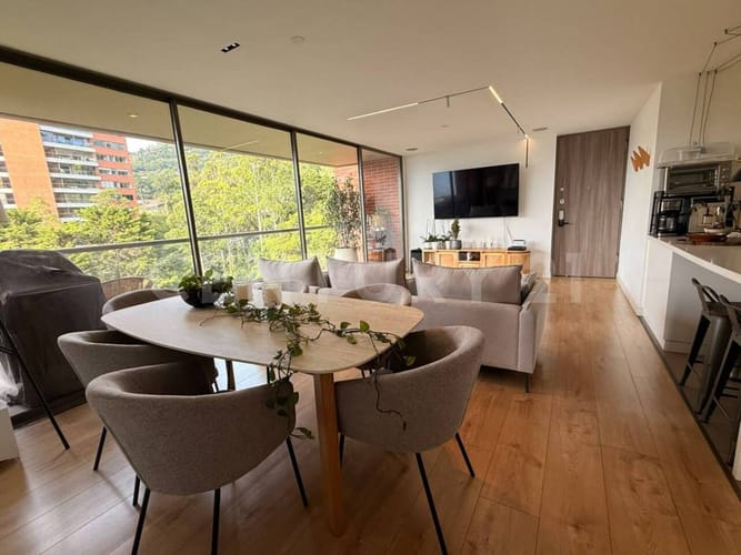 Apartamento de 2 alcobas en venta en El Tesoro, Medellín, 109 m² · foto 2 de 18