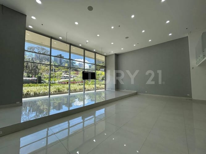 Local en arriendo en Urbanizacion El Pinar Alto, Medellín, 263 m² · foto 2 de 13