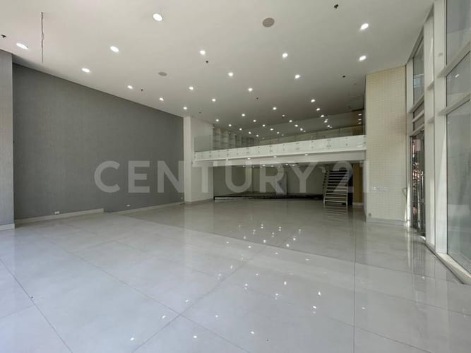 Local en arriendo en Urbanizacion El Pinar Alto, Medellín, 263 m² · foto 3 de 13