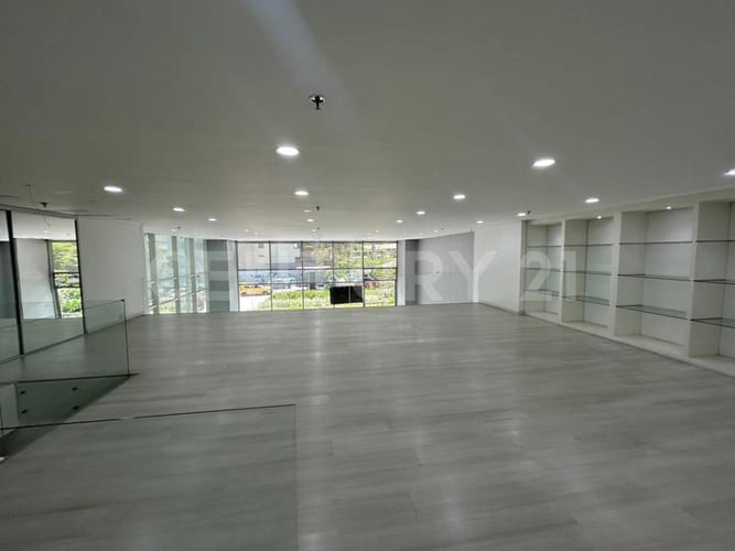 Local en arriendo en Urbanizacion El Pinar Alto, Medellín, 263 m² · foto 5 de 13