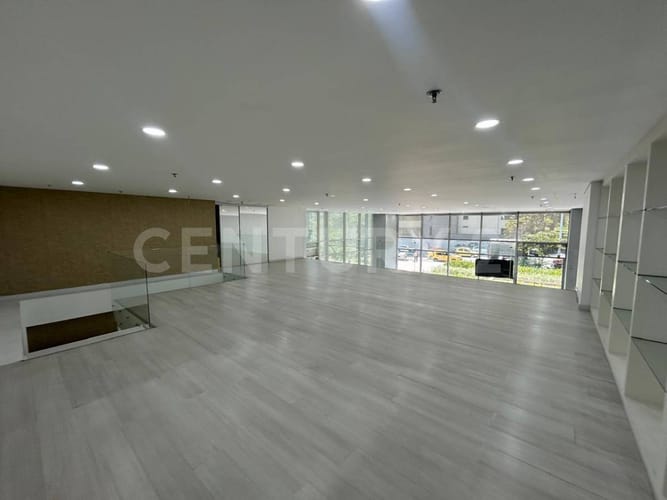 Local en arriendo en Urbanizacion El Pinar Alto, Medellín, 263 m² · foto 6 de 13