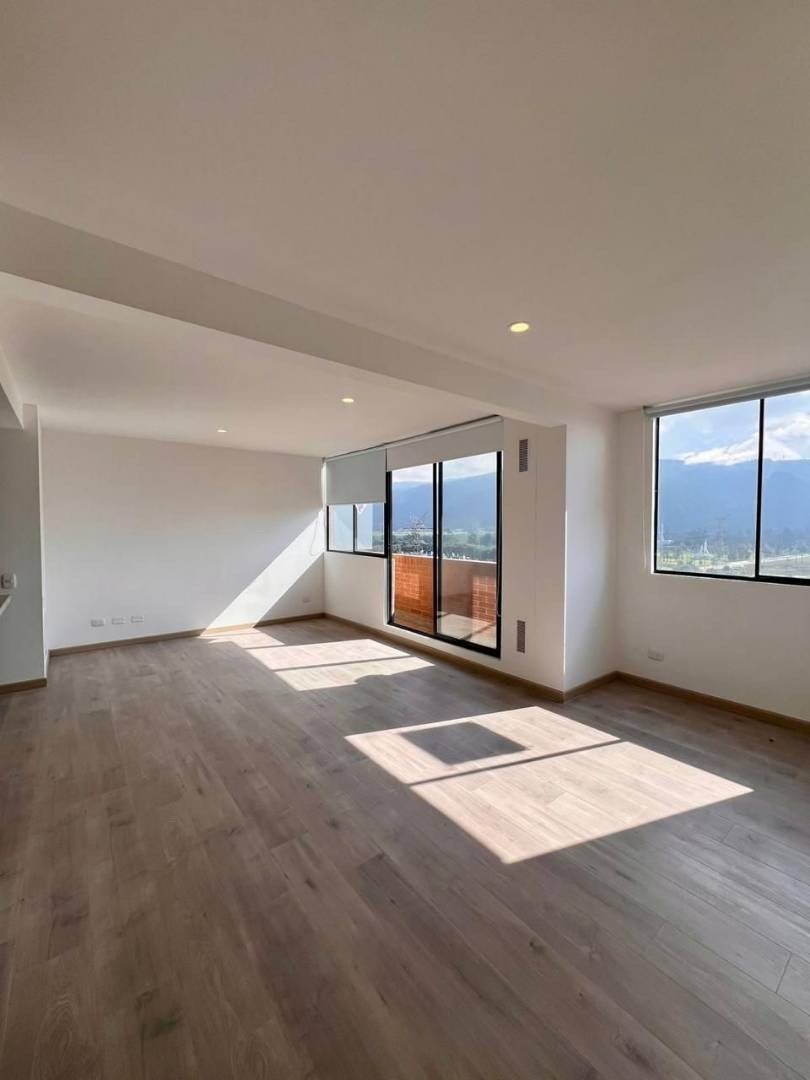 Apartamento en venta en Lagos De Torca, Bogotá · foto 2 de 10
