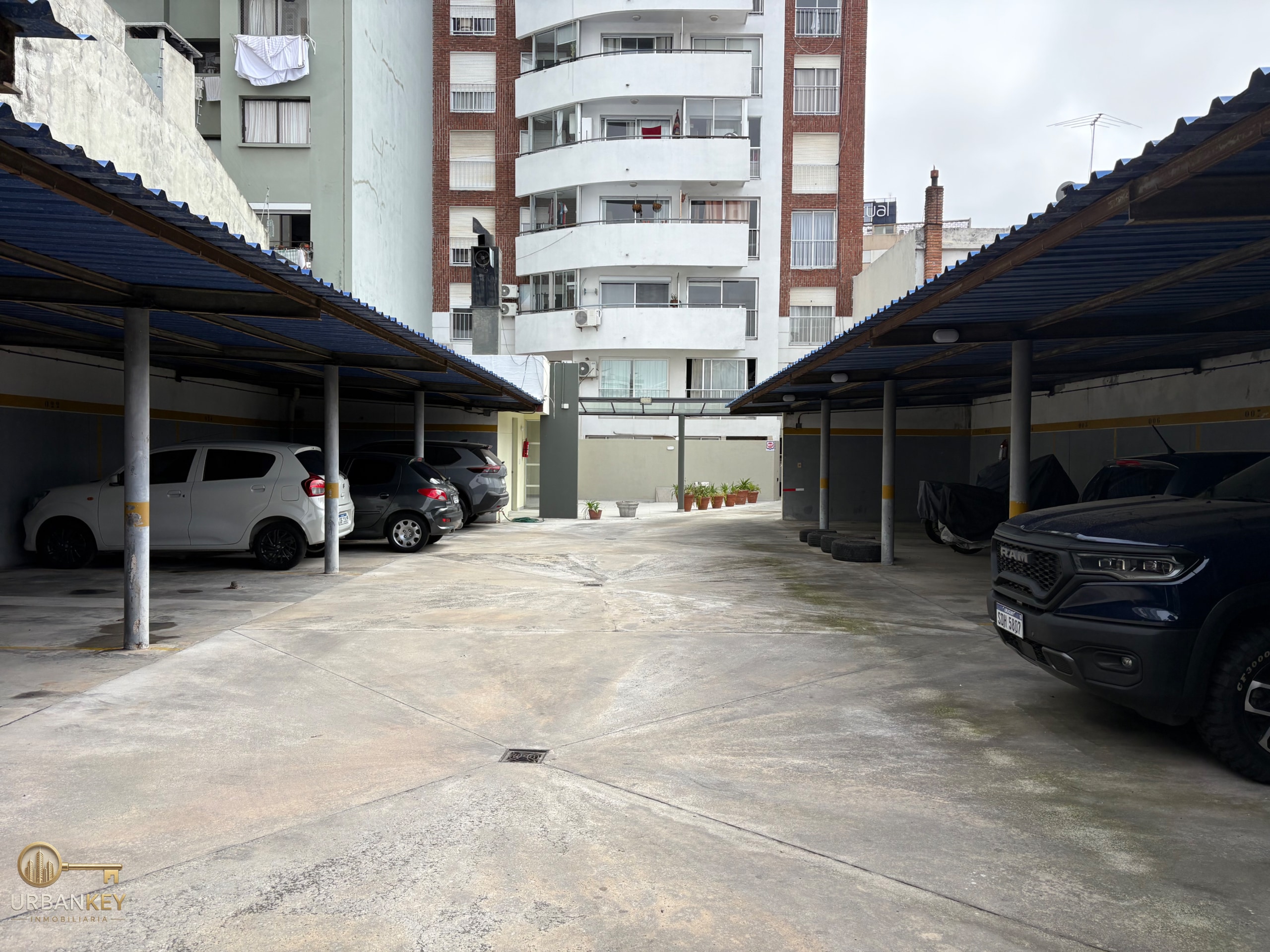 ALQUILER COCHERA EN MALVIN GASTOS COMUNES INCLUIDOS PROXIMO A RAMBLA · Foto 8