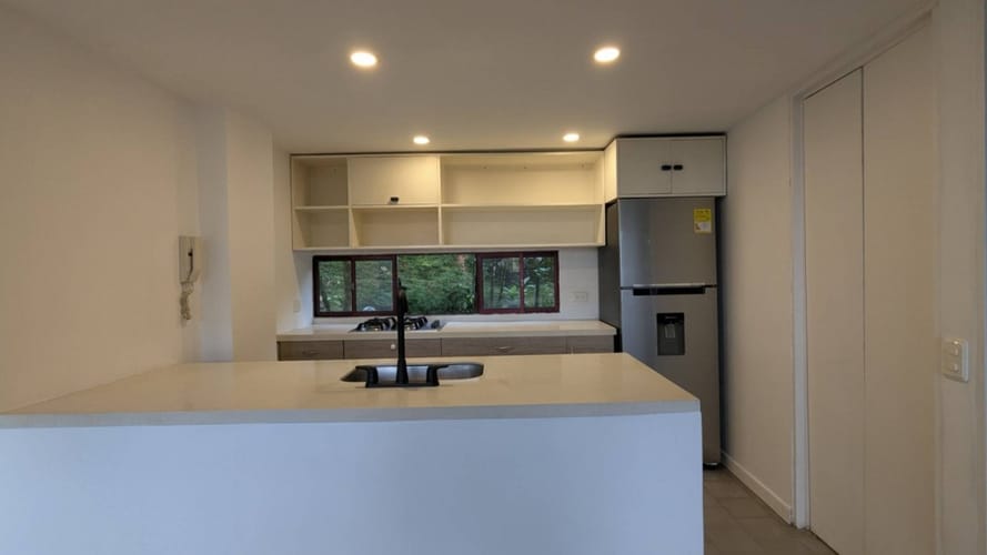 Apartamento de 1 alcoba en arriendo en Altos Del Poblado, Medellín, 75 m² · foto 6 de 12