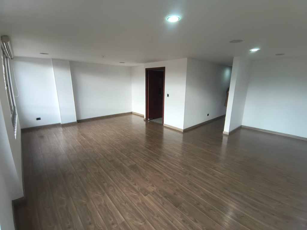 Apartamento en venta en Santa Barbara Central, Bogotá · foto 2 de 24