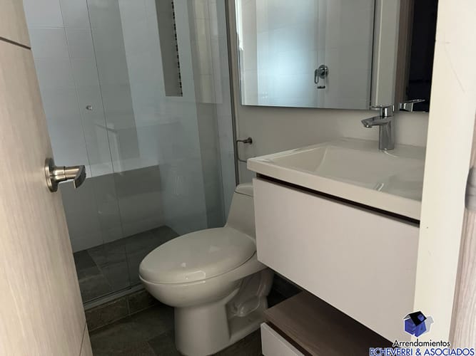 Apartamento de 3 alcobas en venta en Loma De Las Brujas, Envigado, 154 m² · foto 3 de 14