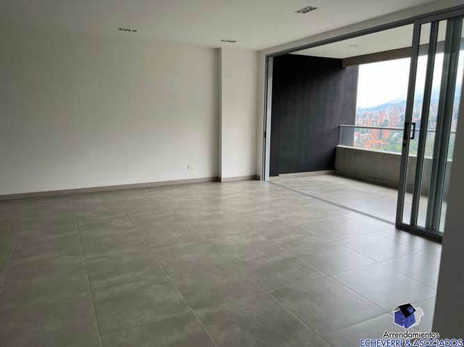 Apartamento de 3 alcobas en venta en Loma De Las Brujas, Envigado, 154 m² · foto 9 de 14