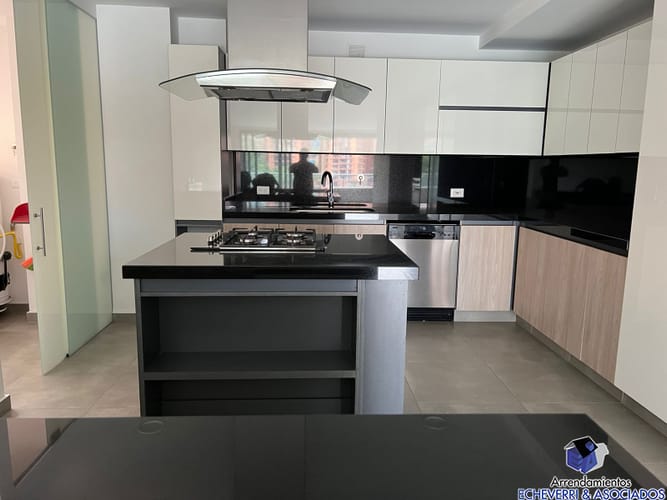 Apartamento de 3 alcobas en venta en Loma De Las Brujas, Envigado, 154 m² · foto 10 de 14
