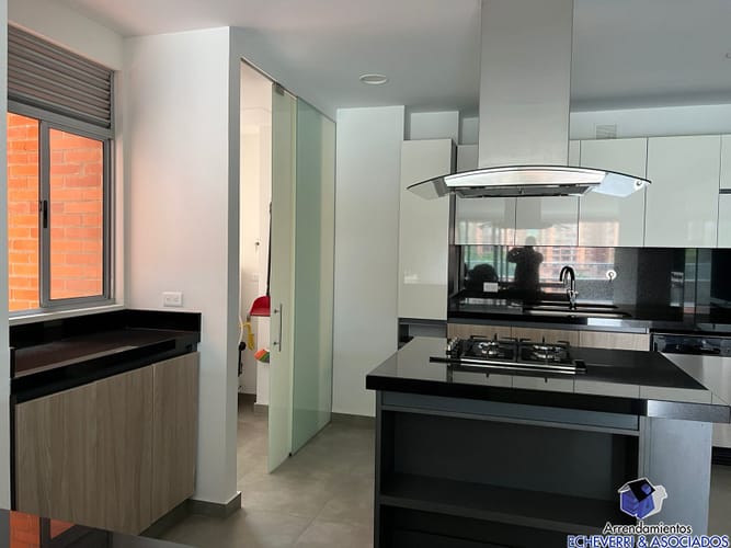 Apartamento de 3 alcobas en venta en Loma De Las Brujas, Envigado, 154 m² · foto 11 de 14