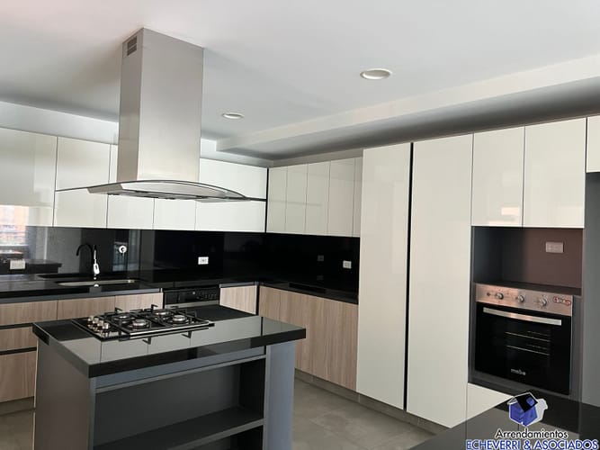 Apartamento de 3 alcobas en venta en Loma De Las Brujas, Envigado, 154 m² · foto 12 de 14