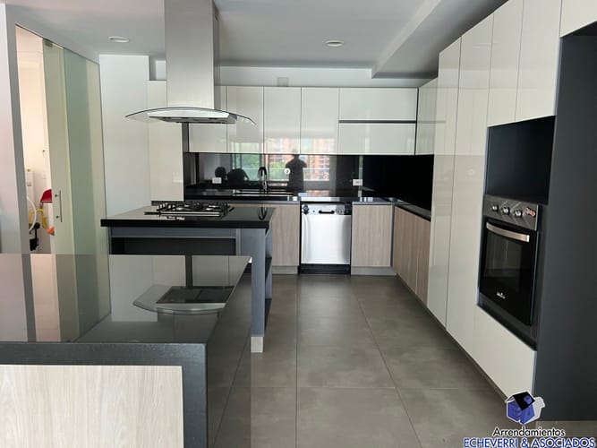 Apartamento de 3 alcobas en venta en Loma De Las Brujas, Envigado, 154 m² · foto 13 de 14
