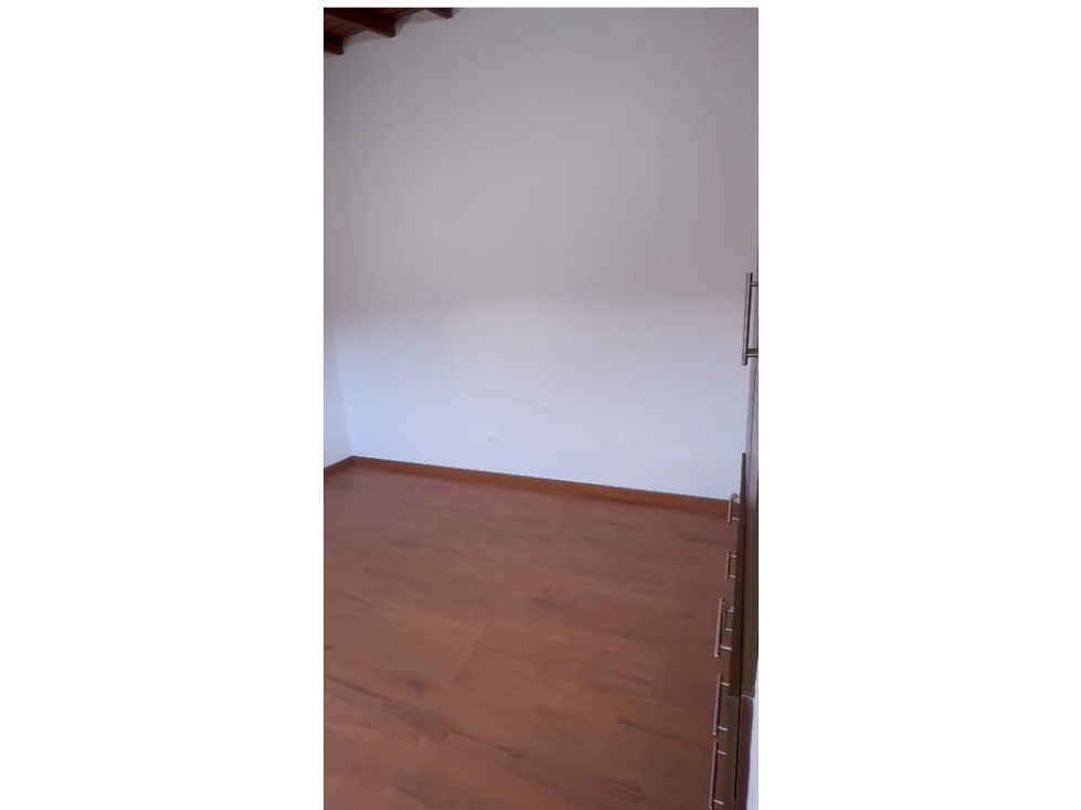 Apartamento en venta en Quinta Paredes, Bogotá · foto 3 de 17