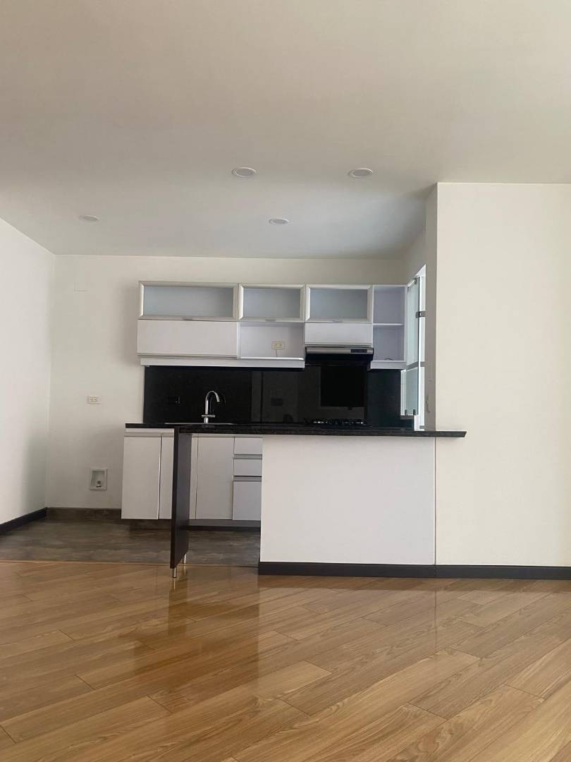 Apartamento en venta en Santa Barbara Occidental, Bogotá · foto 9 de 20