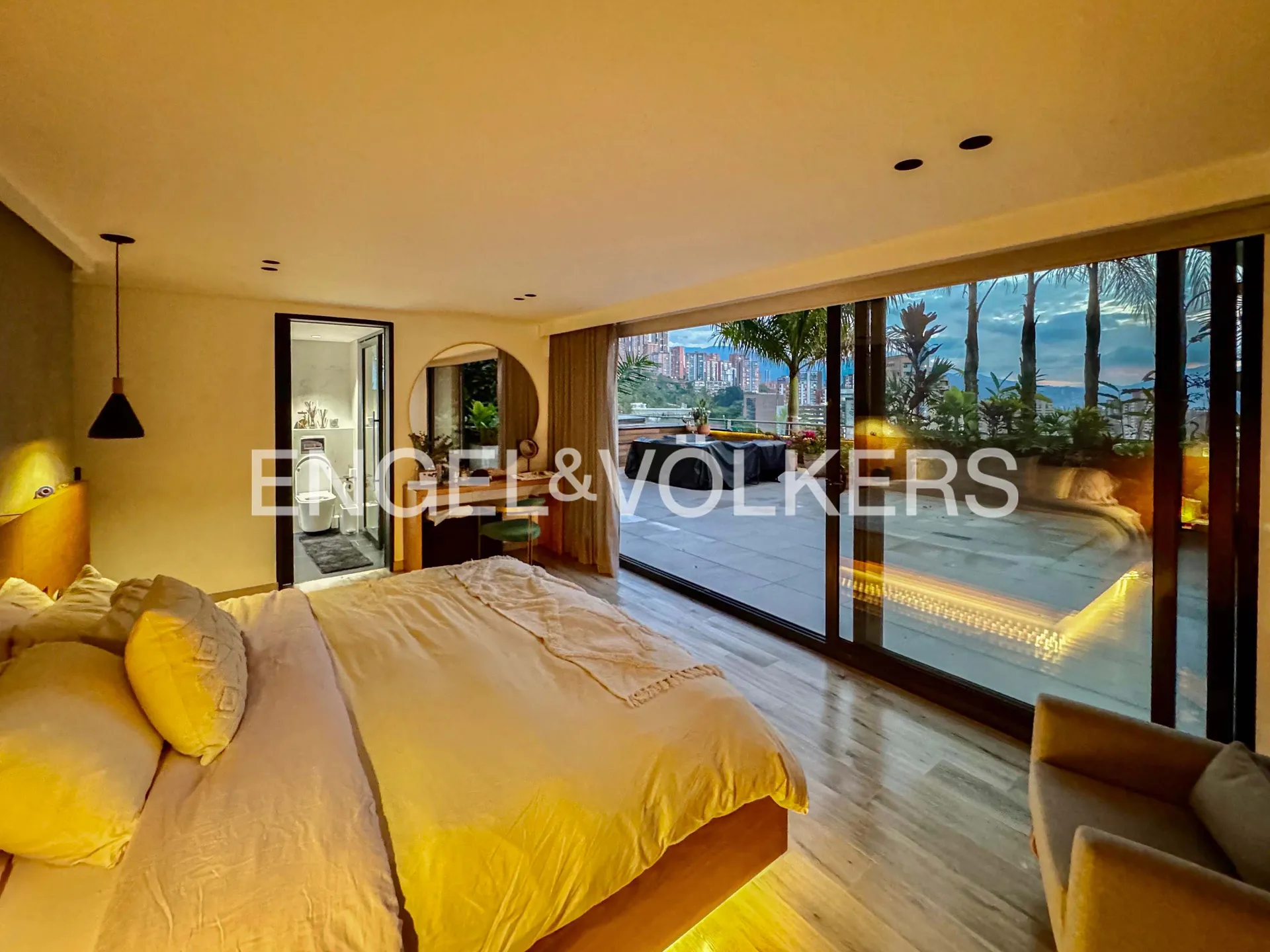 Apartamento en arriendo en Altos Del Poblado, Medellín · foto 7 de 10