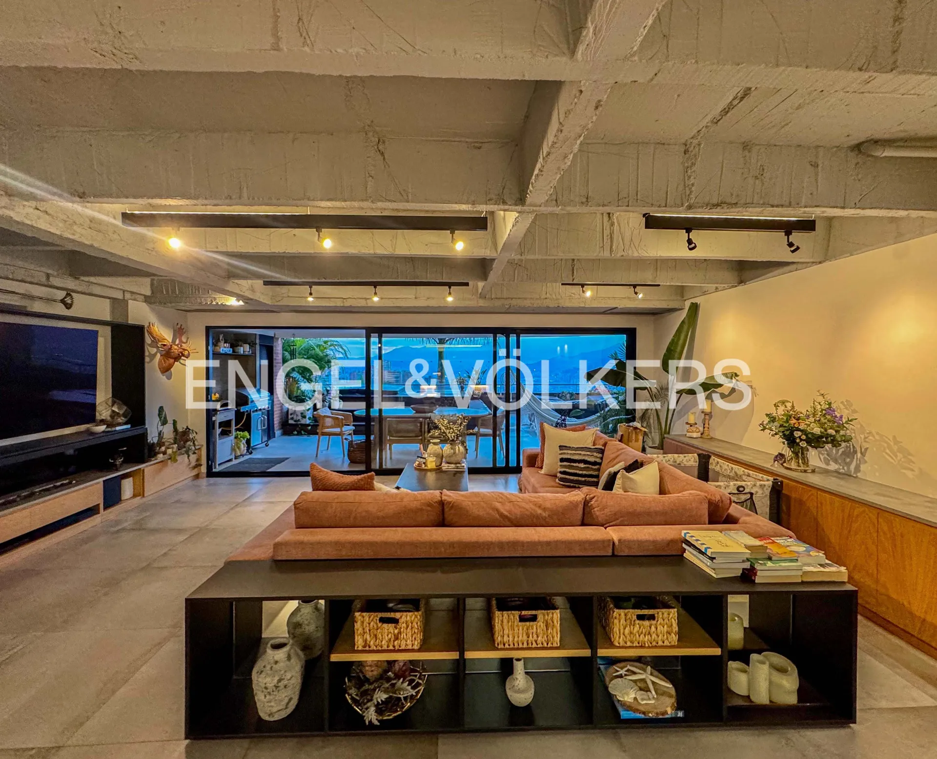 Apartamento en arriendo en Altos Del Poblado, Medellín · foto 4 de 10