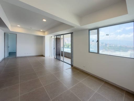 Apartamento de 2 alcobas en venta en El Poblado, Medellín, 73 m² · foto 2 de 24