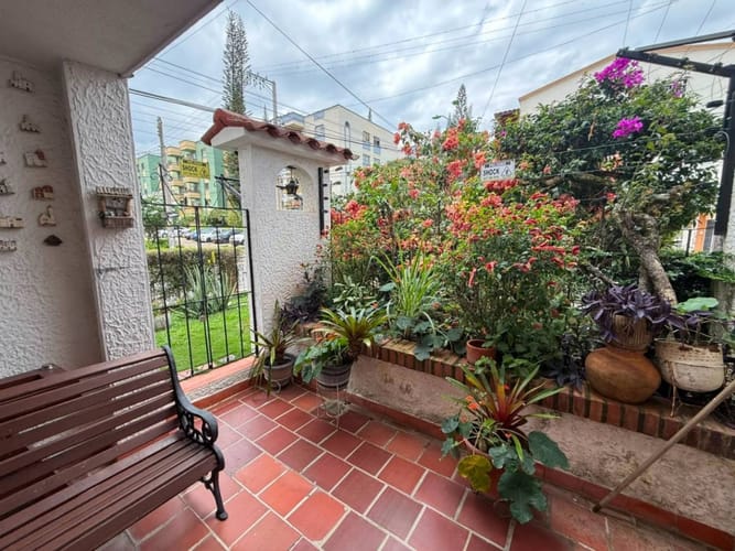 Casa de 4 alcobas en venta en Los Pinos, Bucaramanga, 210 m² · foto 2 de 24