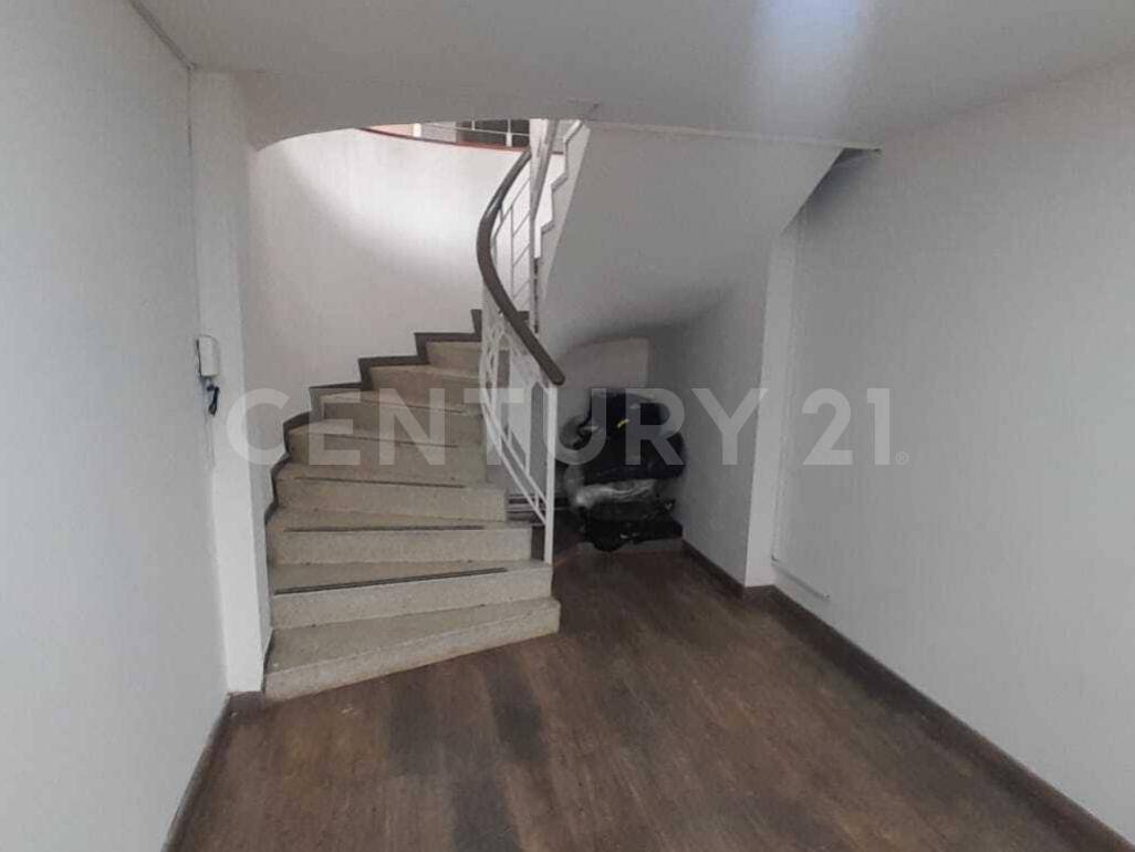 Casa en venta en Quinta Paredes, Bogotá · foto 2 de 24